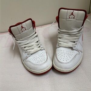 Nike Air Jordan 1 Mid SE Shoes White Dune Red